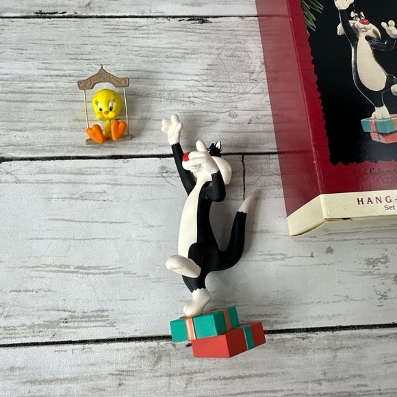 LOONEY TUNES Sylvester & Tweety Hang Together 1995 Christmas Ornaments set of 2 - Picture 1 of 7